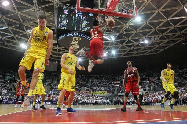 了巨大的曝 了巨大的曝